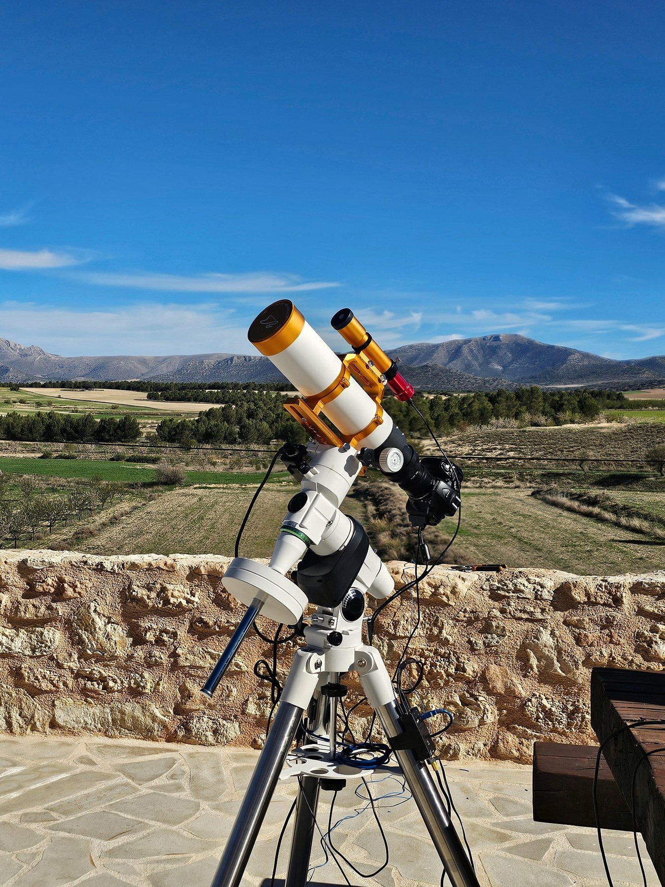 Equipo de astrofotografía instalado en Leonard’s Lookout, Granada