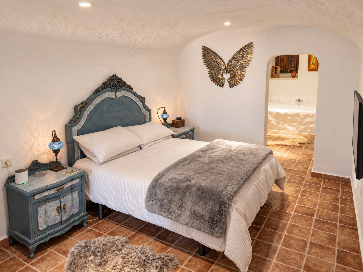 Double bedroom with blue headboard inside Leonard’s Lookout