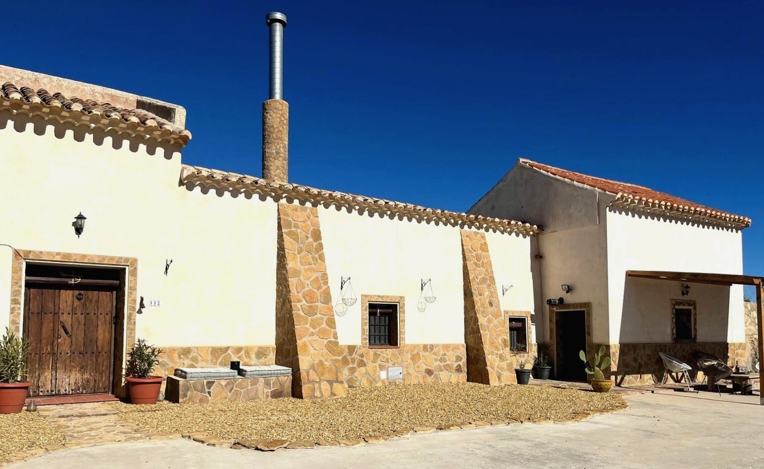 Exterior de la casa cueva Leonard’s Lookout en Fuente Nueva, Granada